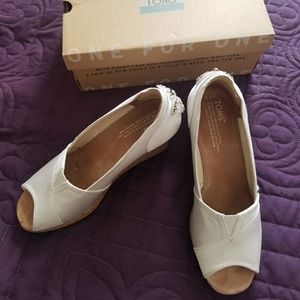 TOMS White Grosgrain Stella Peep-Toe Wedges